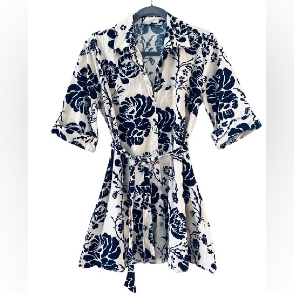Zara Women's Cream and Navy Floral Print Mini Shirt Dress
Size Medium - Picture 3 of 9